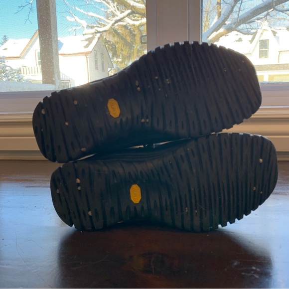 UGG Adirondack short black snow boots - Picture 6 of 7